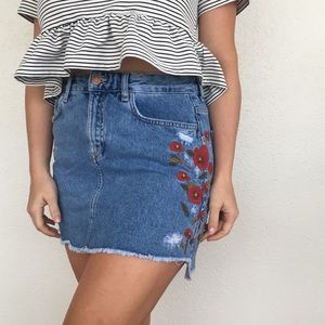 Zara embroidered jean skirt
